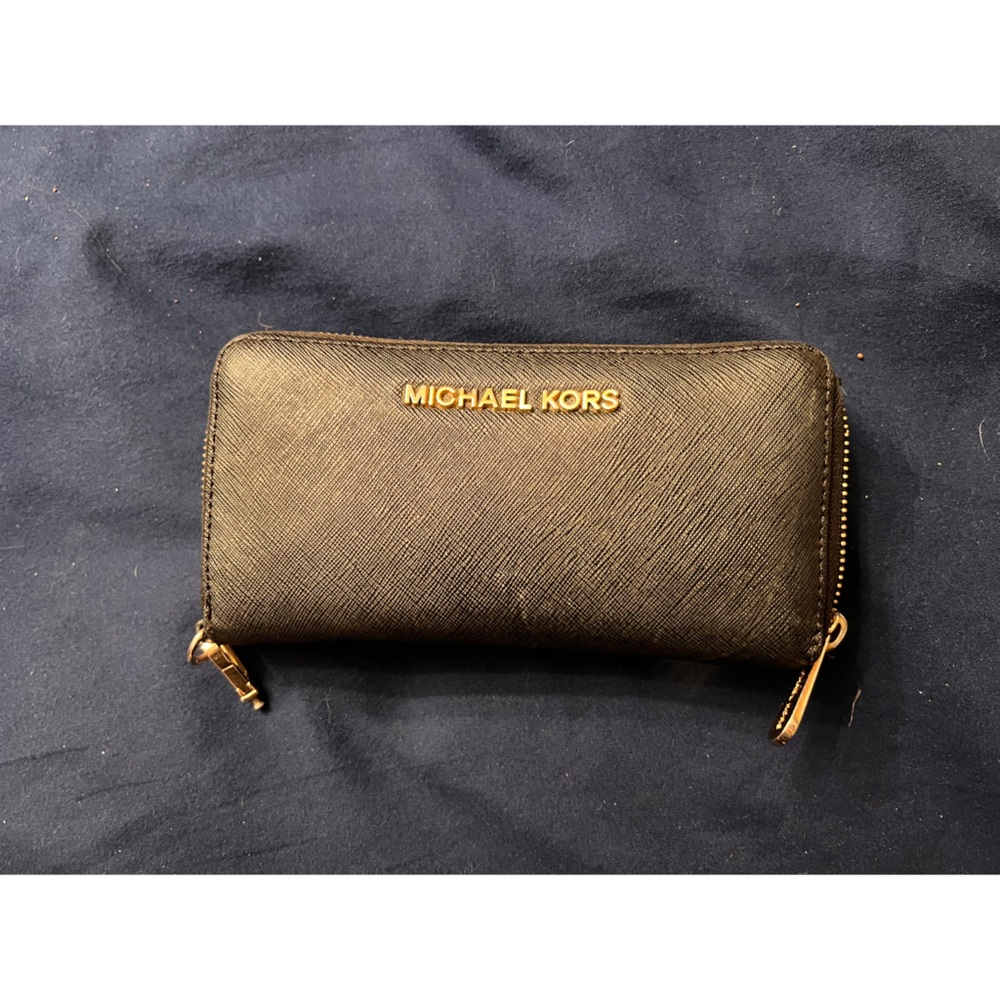 Michael Kors Medium Jetsetter Leather Wallet in Black with Gold accent